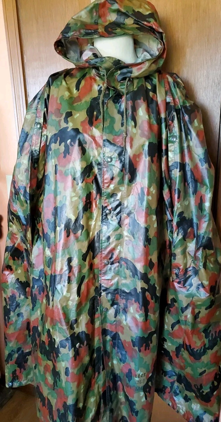 Vtg European Red,Green,Brn Outdoor Cape Rain Camouflage Coating Waterproof 47"