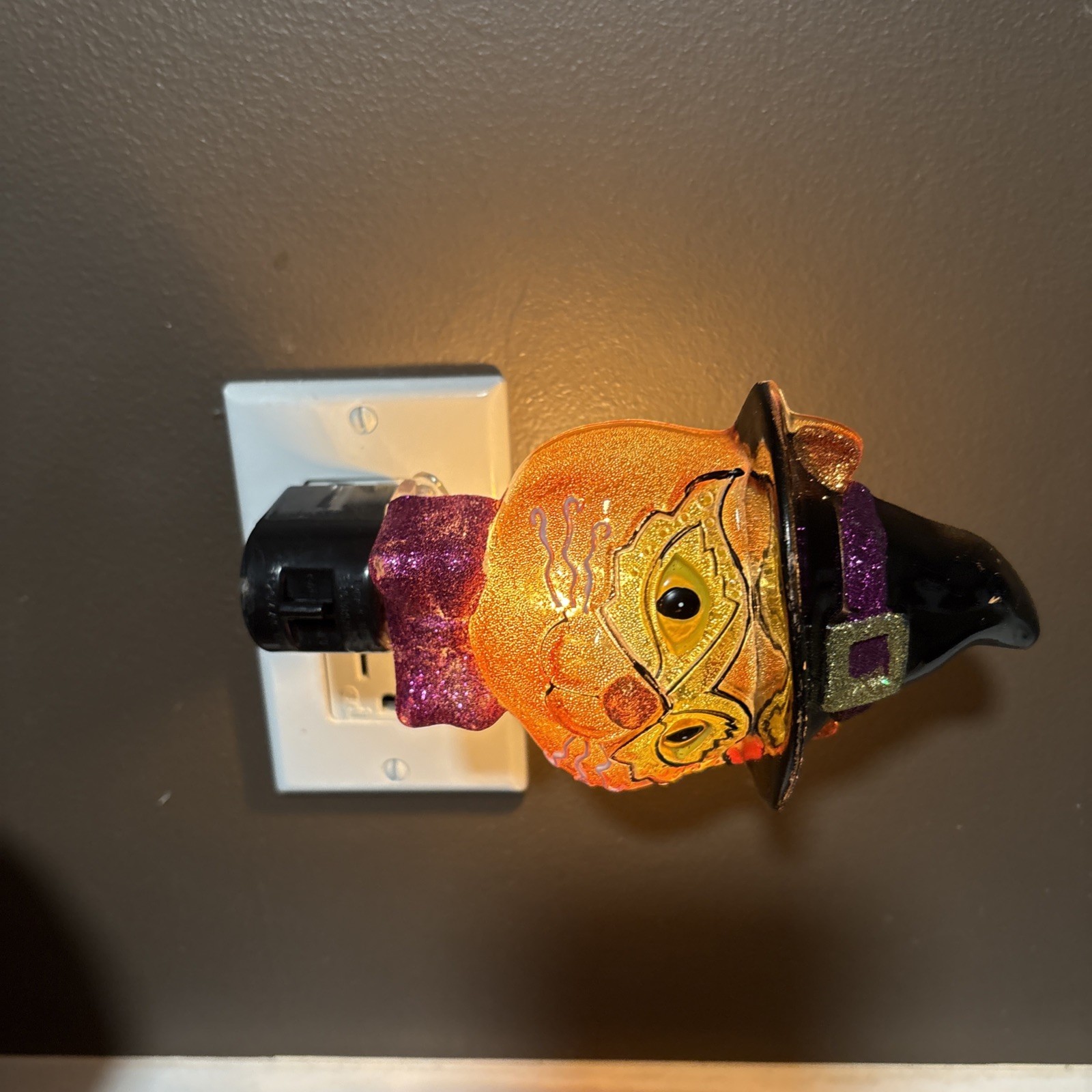 Halloween Bewitching Cat Nightlight With Swivel Plug Spooky