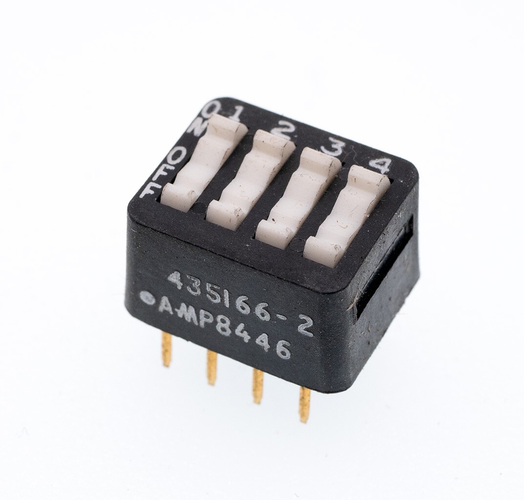 AMP 435166-2, 4 Position 8 Pin SPST Through-Hole DIP Switch, Lot of 5