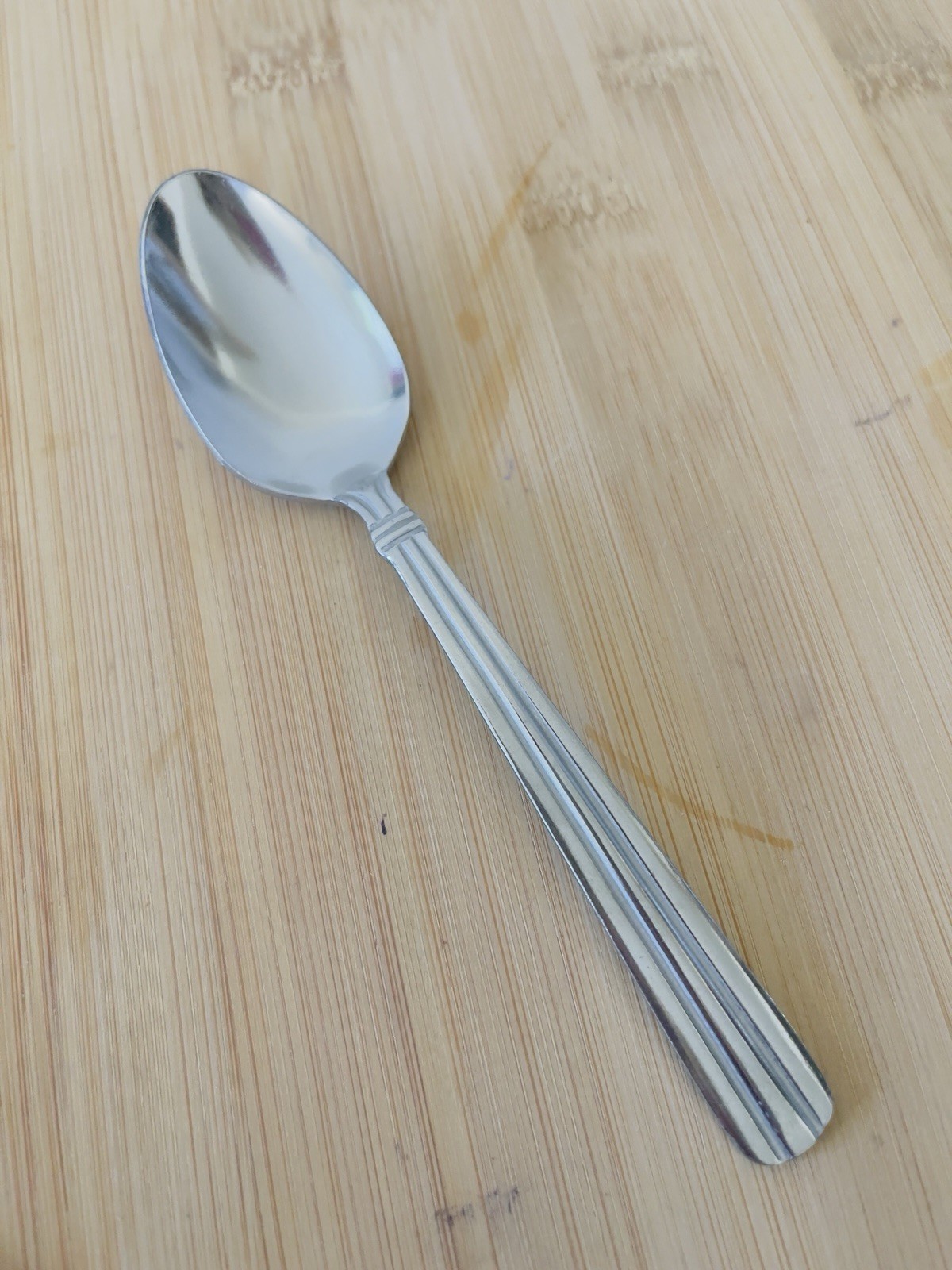Oneida NORTH BAY Glossy Stainless Ridges Rounded Tip TEASPOON 6”