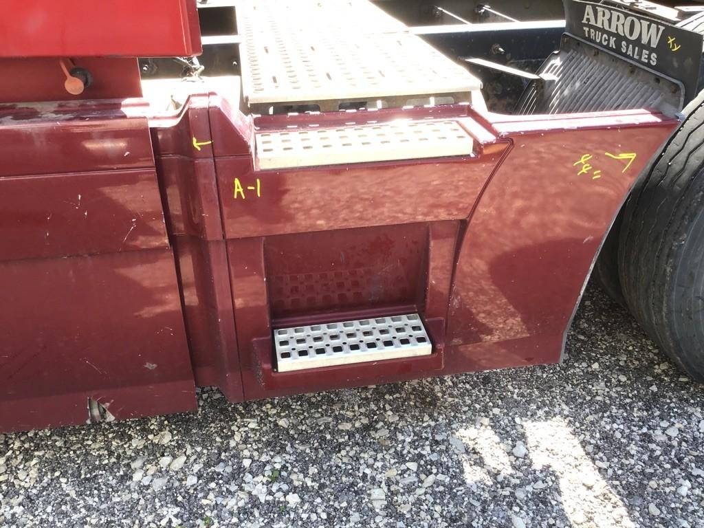 For 2013 VOLVO VNL SIDE FAIRING Left ,  OH