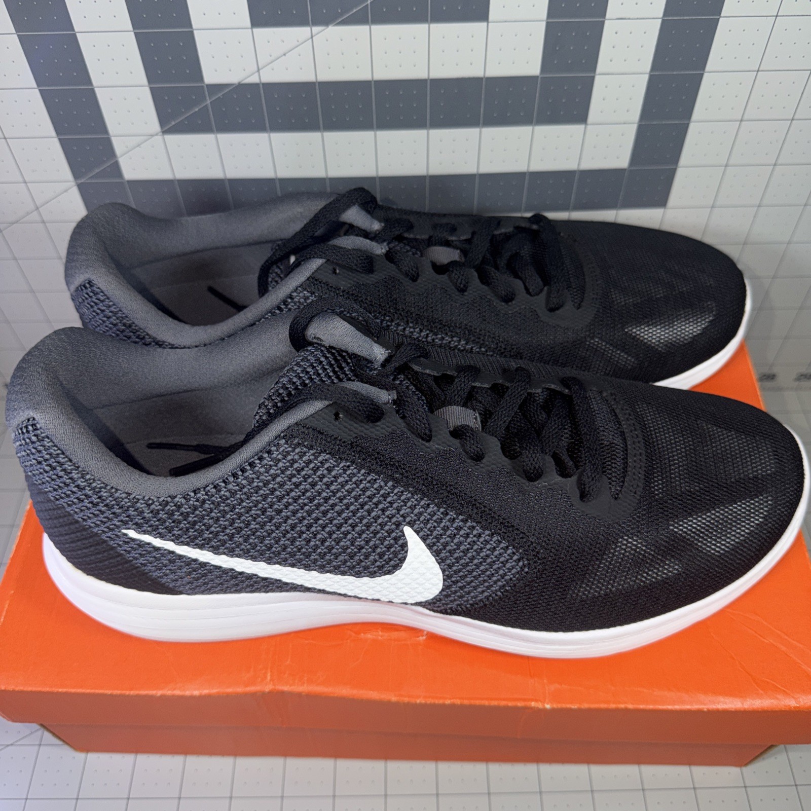 Nike Revolution 3 Men’s Sizes Grey White Black New W/ Box 819300001 Free Ship