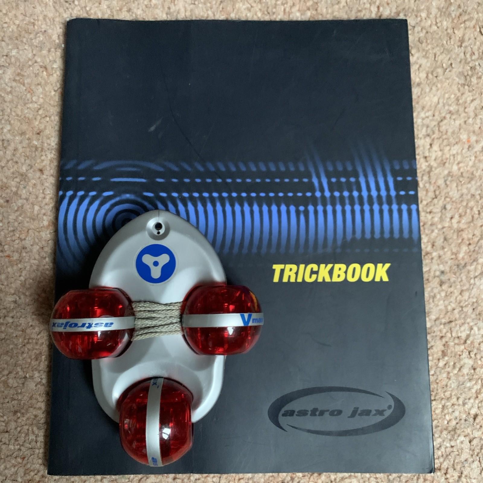 Astrojax V-Max Vintage Red + Astrojax official Trickbook