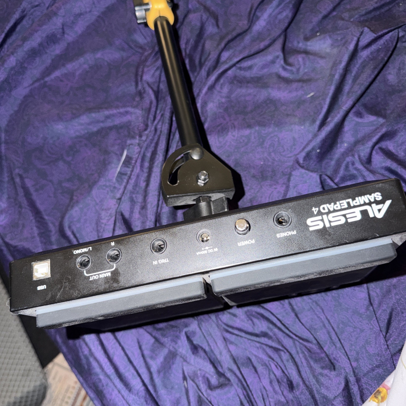 Alesis SAMPLEPAD 4 Pad Percussion and Sample Triggering DOES NOT INCLUDE STAND.