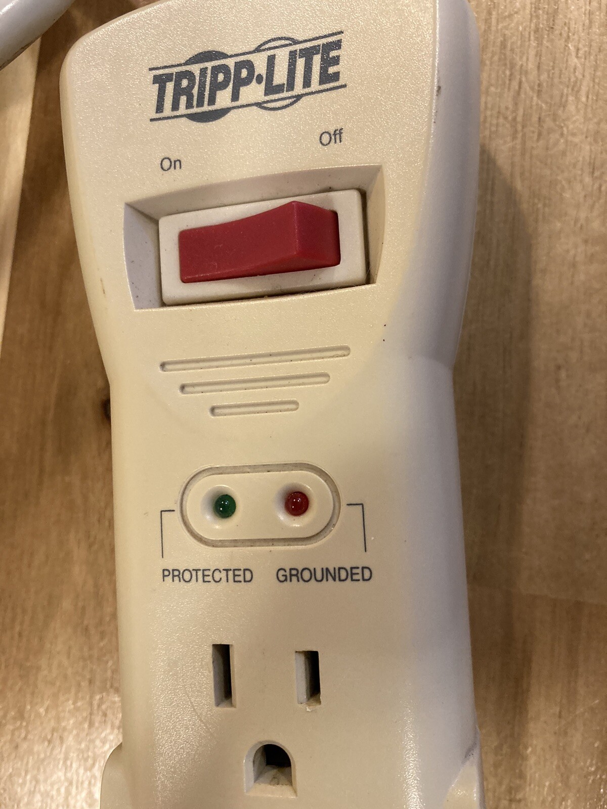 Tripp Lite STRIKER Surge Protector 7 OUTLETS