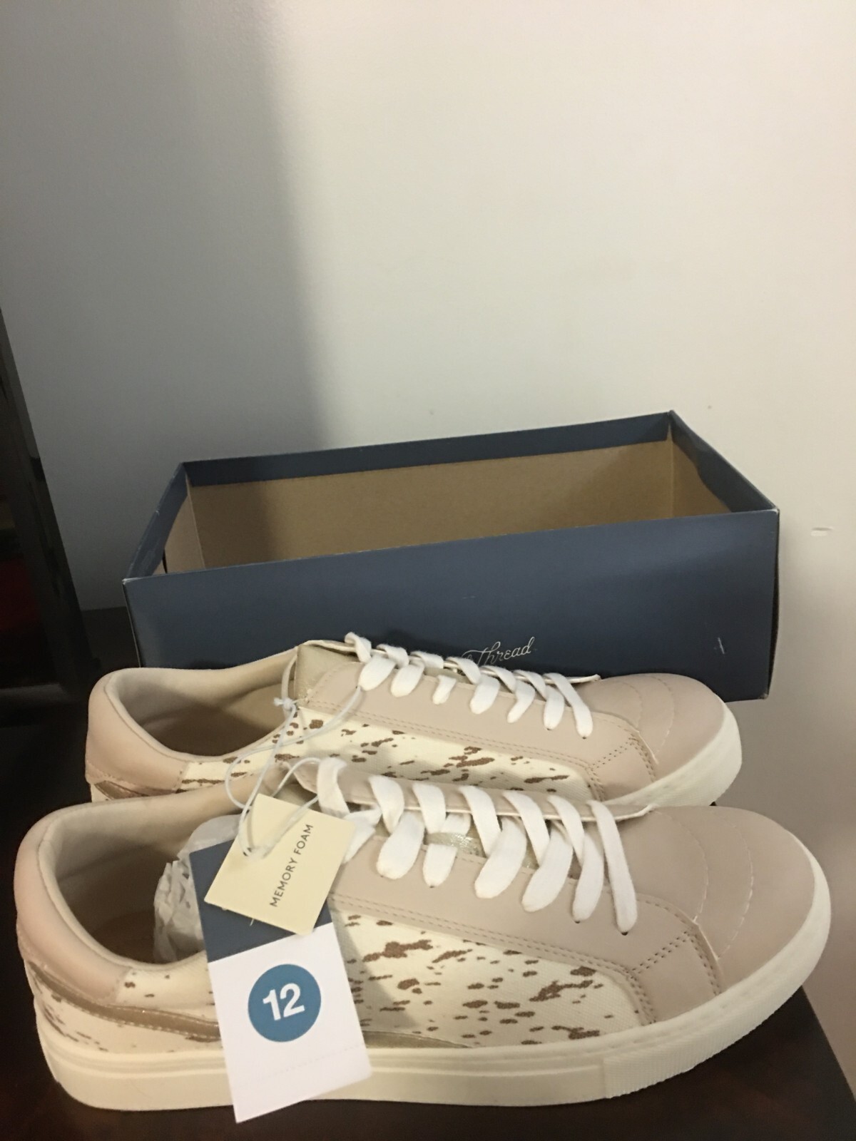 BRAND NEW WOMEN'S SIZE 12 UNIVERSAL THREAD GOLD BRITTIN SNEAKERS (NEW IN BOX)