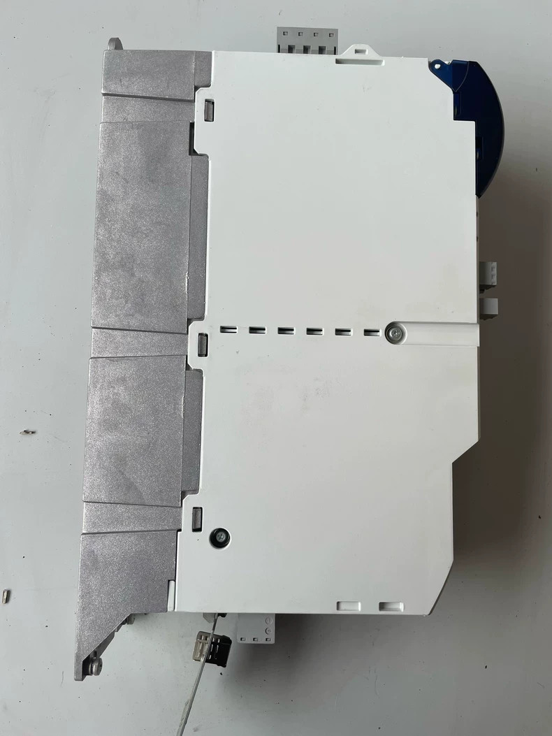 New Lenze E70ACPSE0604S frequency inverter