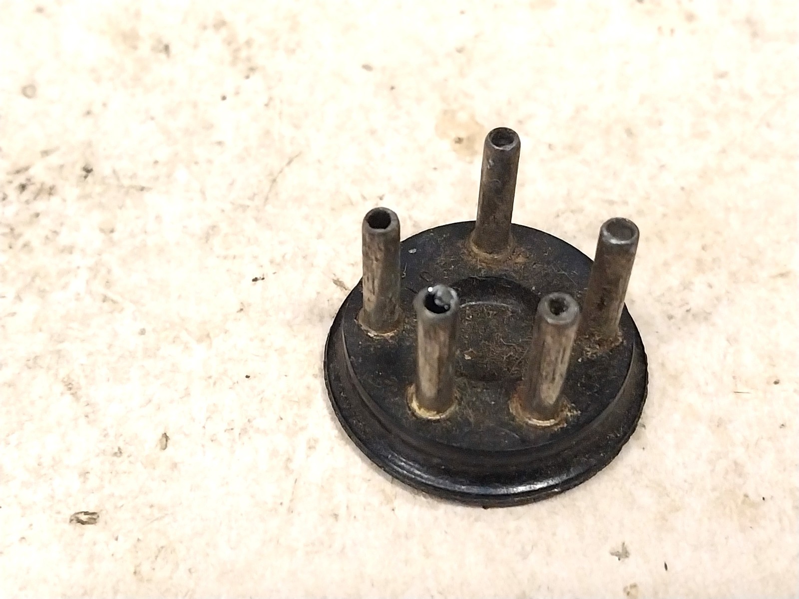 Nice Flat 5 pin UY Tube Socket Plug / Old Vintage Ham Radio Tube Receiver Amp