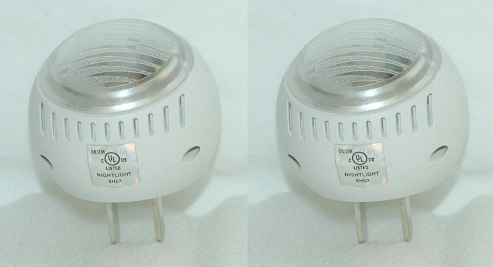 2 x NEW Lumilite Plug-in Wall Outlet Automatic Night Light Bulb Unit lamp sensor
