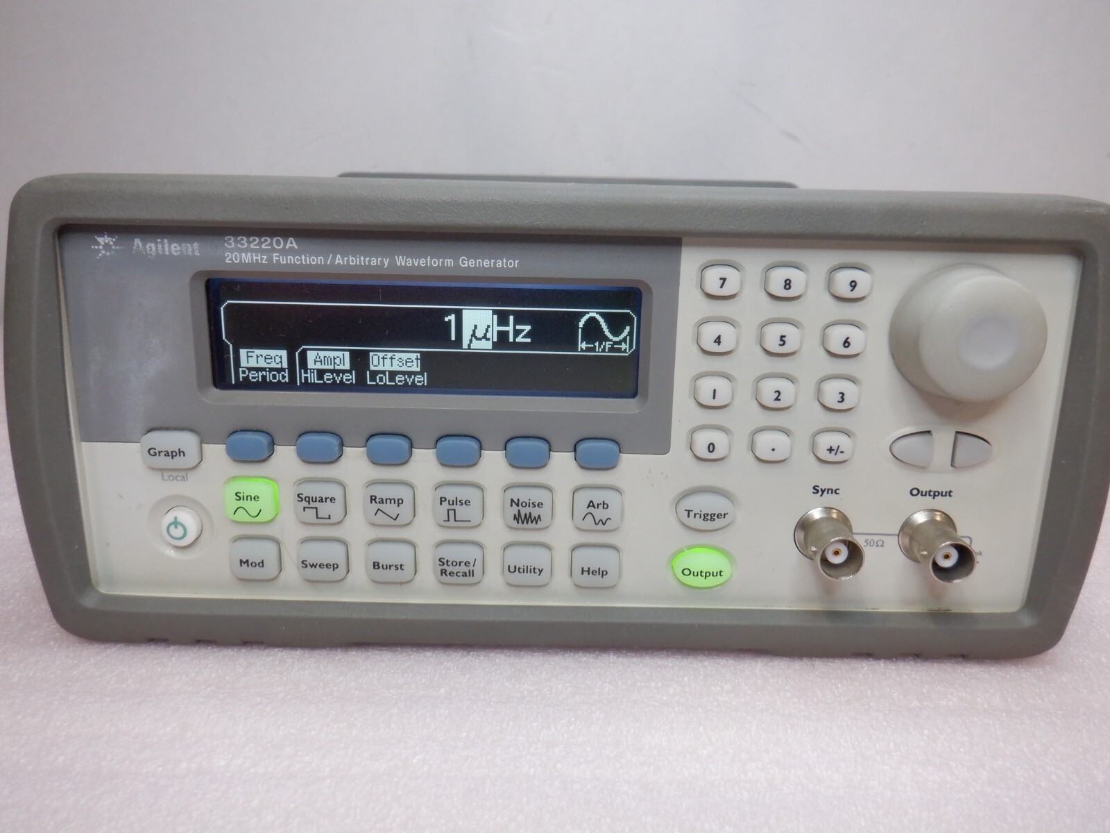 AGILENT 33220A ARBITRARY WAVEFORM GENERATOR