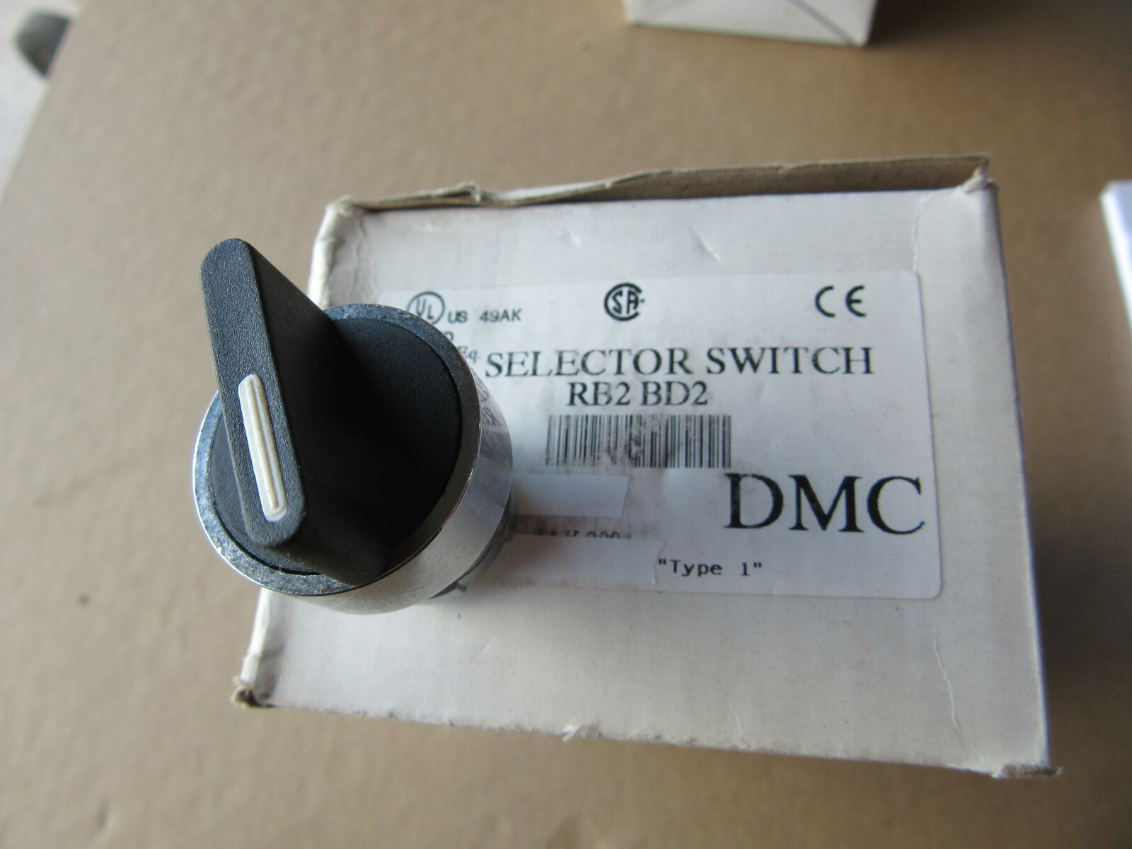 DMC Telemecanique RB2-BD2 Selector Switch 2-Position Stay Put Operating Head NEW