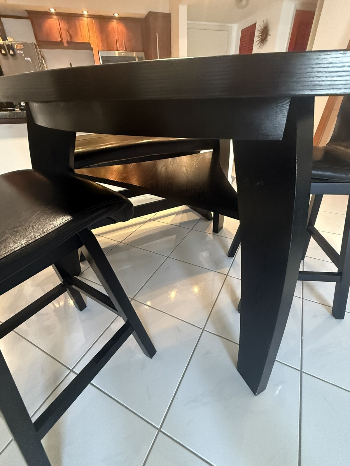 ROOMS TO GO modern dining room set table 4 chairs