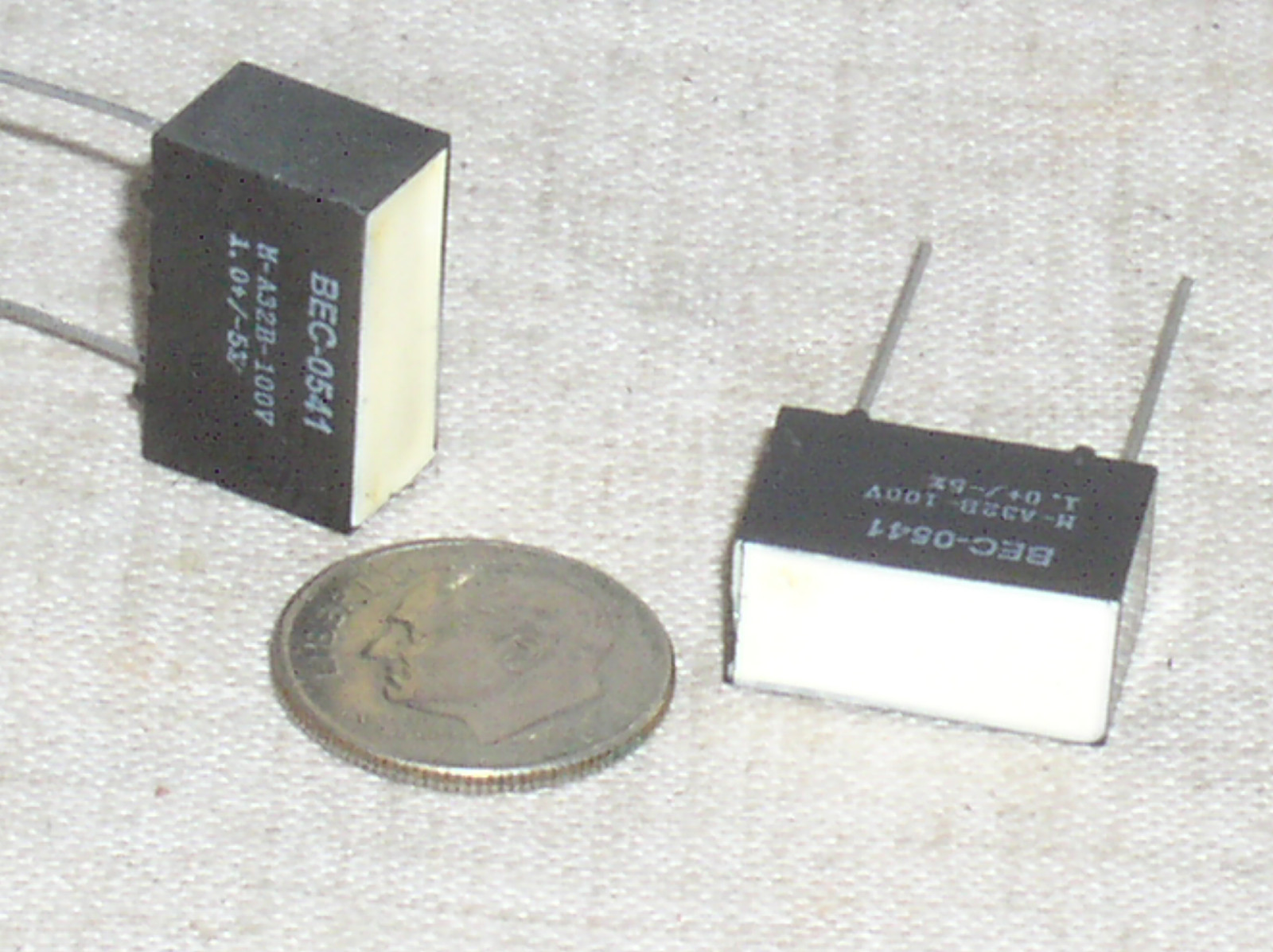 2 BISHOP ELECTRONICS A32B105 METALIZED POLYESTER AUDIO CAPACITOR 1UF 100V USA