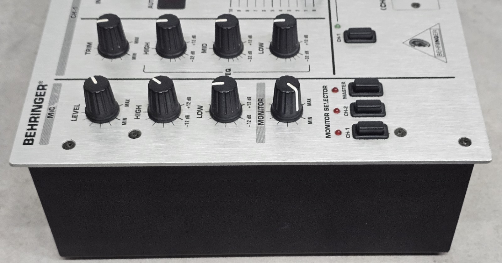 Behringer Pro Mixer DJX400