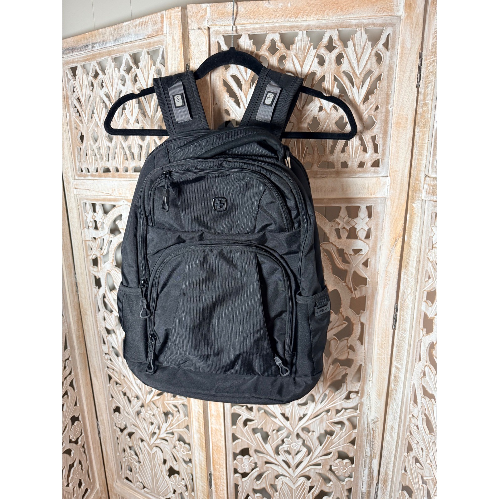 SwissGear Airflow Black Backpack Tech Travel Laptop Bag with Tablet Sleeve