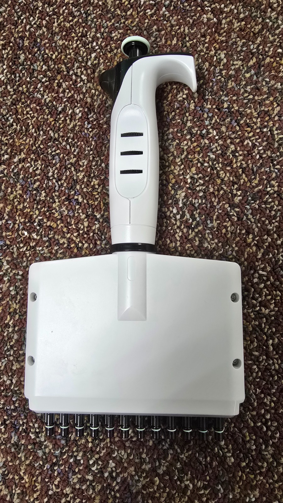 Integra Evolve Pipette, Multi-Channel, 200ul. Used, cloudy plastic