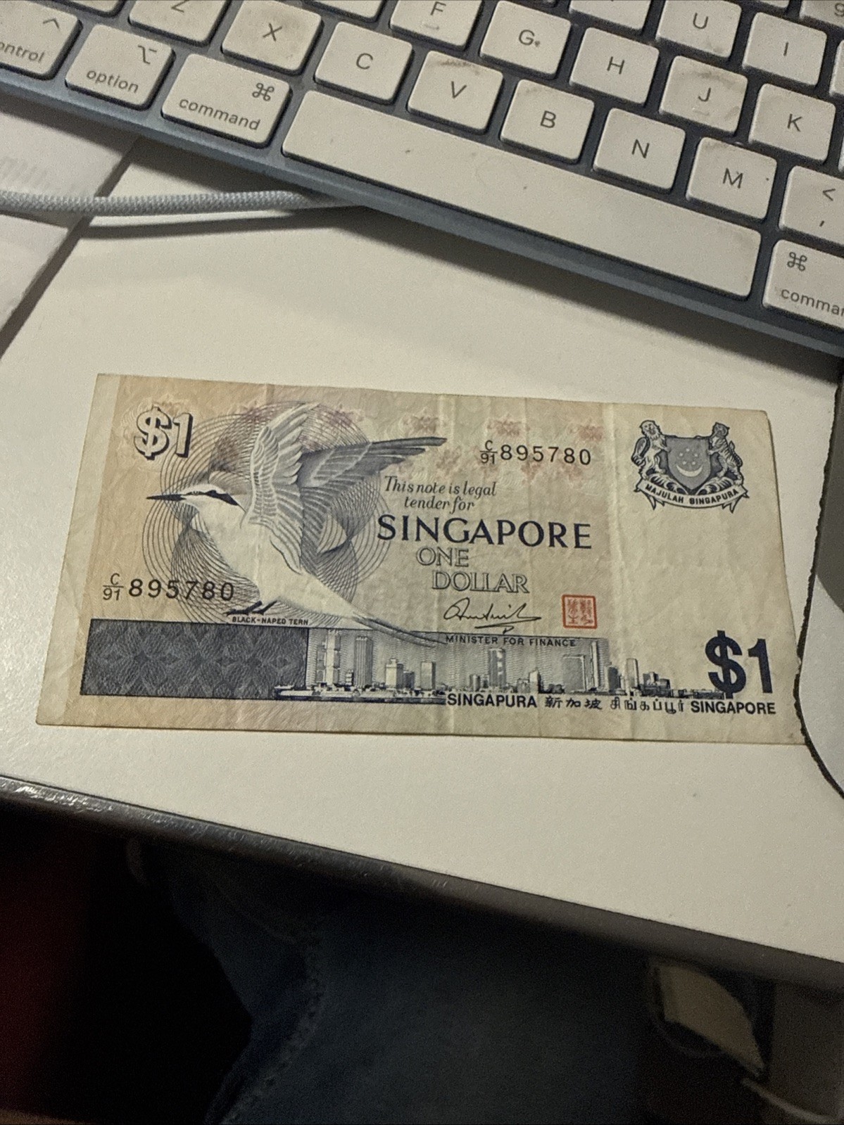 1970's SINGAPORE 1 DOLLAR Banknote Currency Seagull --- PRICED TO SELL !!