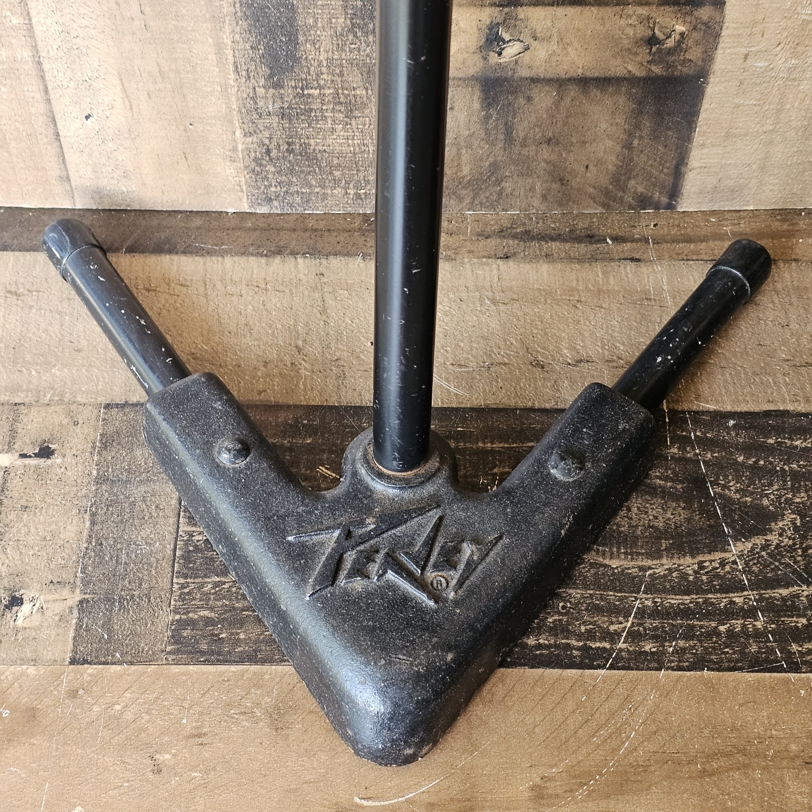 Peavey Adjustable Microphone Mic Stand With Cast Iron V Base