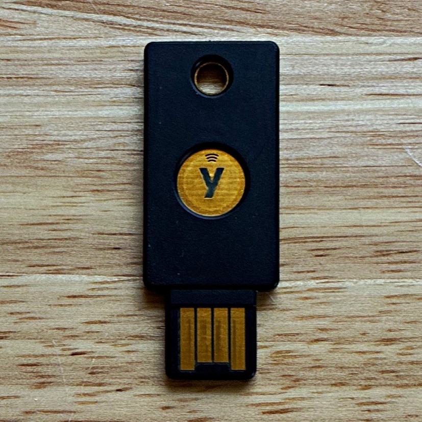 Yubico FIDO USB Security Key Powered by Yubico Authentication Key, Black