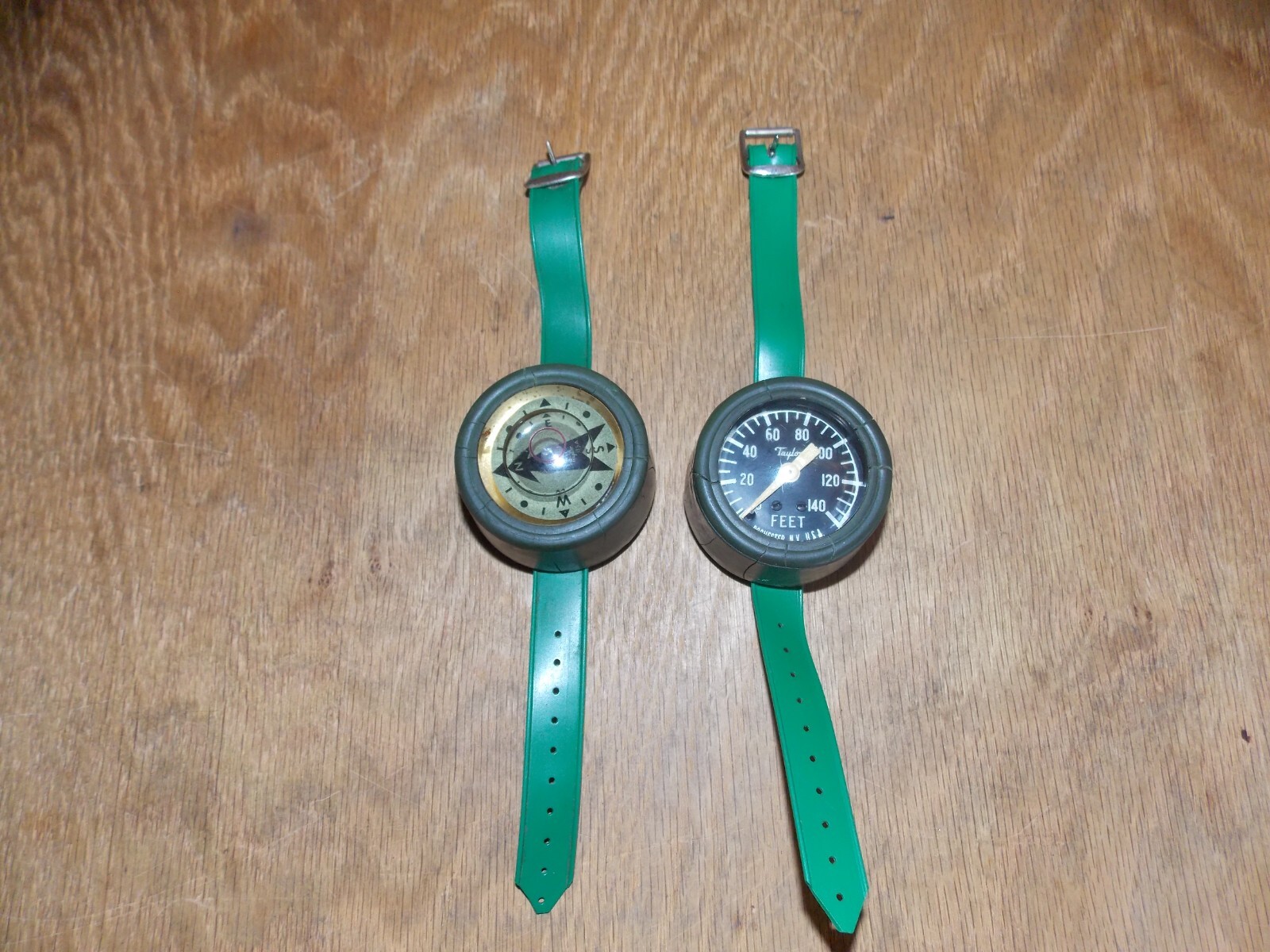 Vtg Taylor Scuba Diver Compass & Depth Gauge Bubble Glass Top W/Green Band 12/26