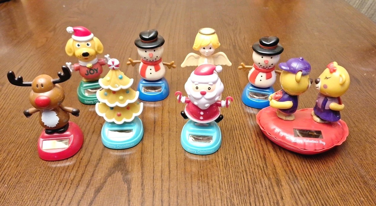 Lot of 7 Solar Powered Christmas And 1 Valentines Day Toys