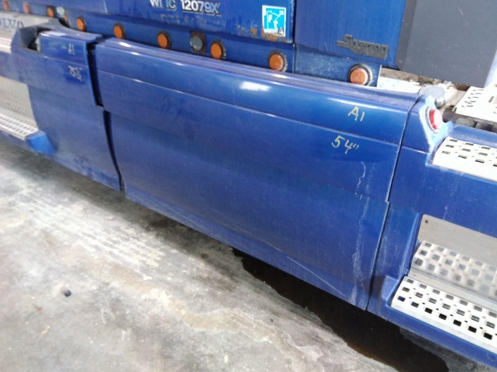 For 2013 VOLVO VNL SIDE FAIRING Left ,  MN