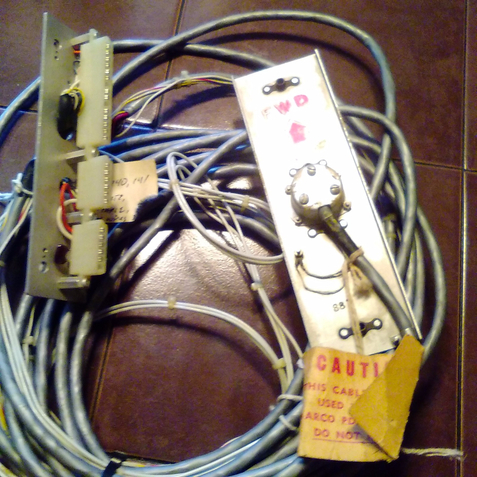 Narco ADF 140 & ADF 141, Backplate, connectors, Loop cable with wires