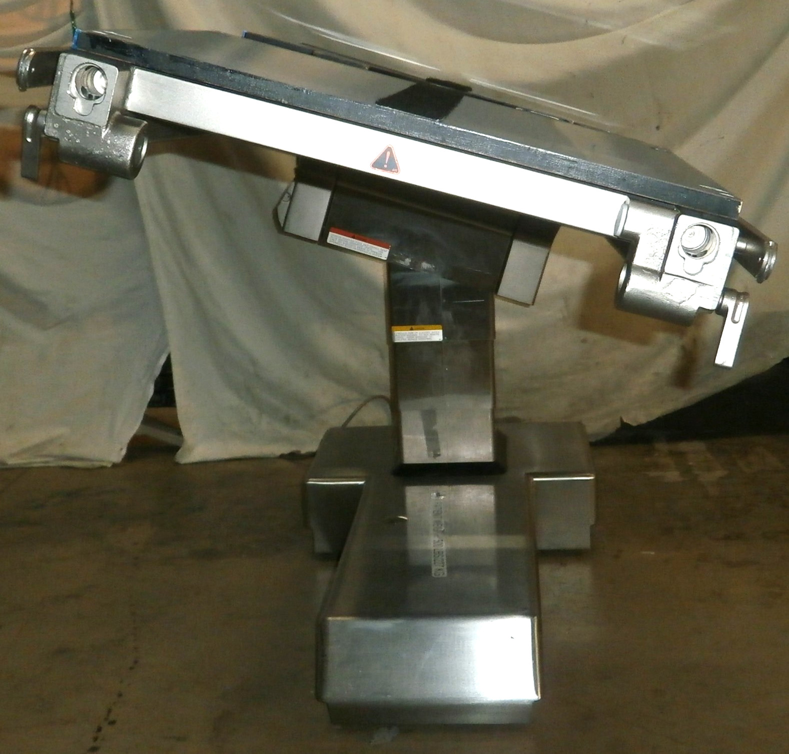 Midmark 7100 Surgical Table Max Weight 500 lbs
