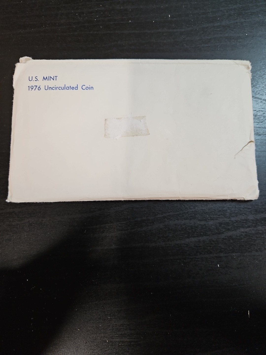 1976 UNCIRCULATED U.S. MINT SET ISSUED BY U.S.  (Damaged Envelope) NG526-71