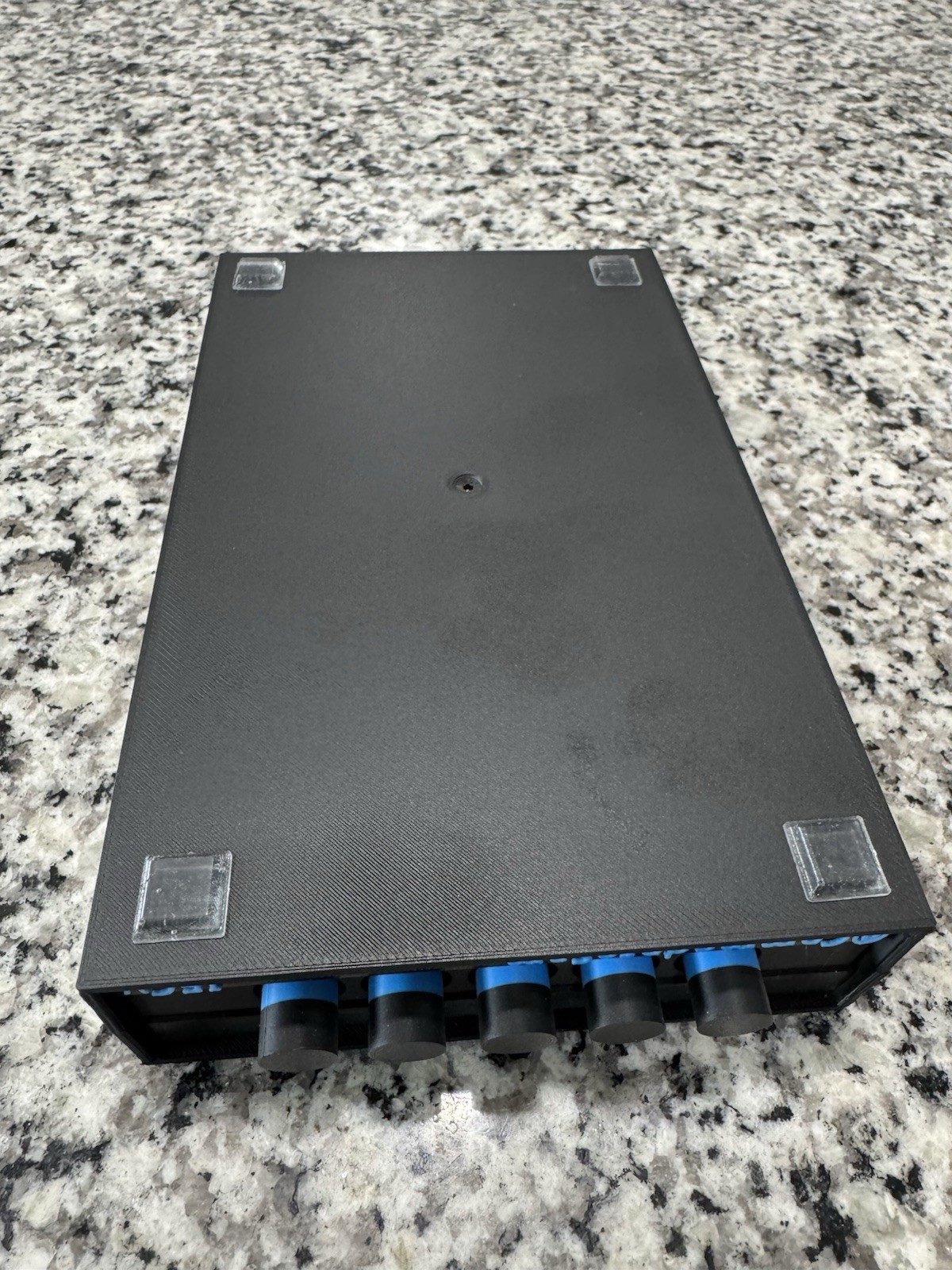 IEC Switch - Blue - Share drives For Commodore 64/128/Vic20/Mega65/X16/OtterX