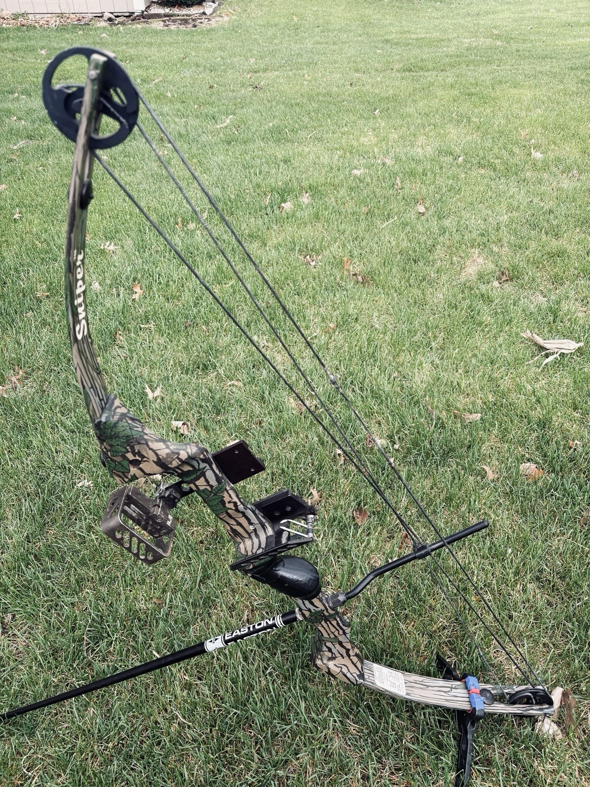 High Country Sniper Compound Bow 32" peak 55-70lb W/ Sight/ Rest/ Peep