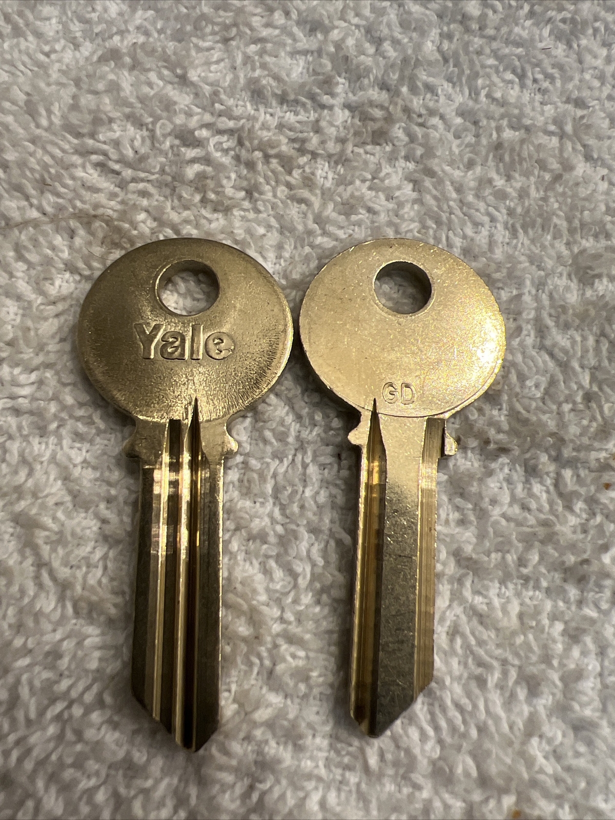 Lot Of 2 New Yale RN8 Key Blanks GD Keyway Nickel Silver 5 Pin Uncut Locksmith