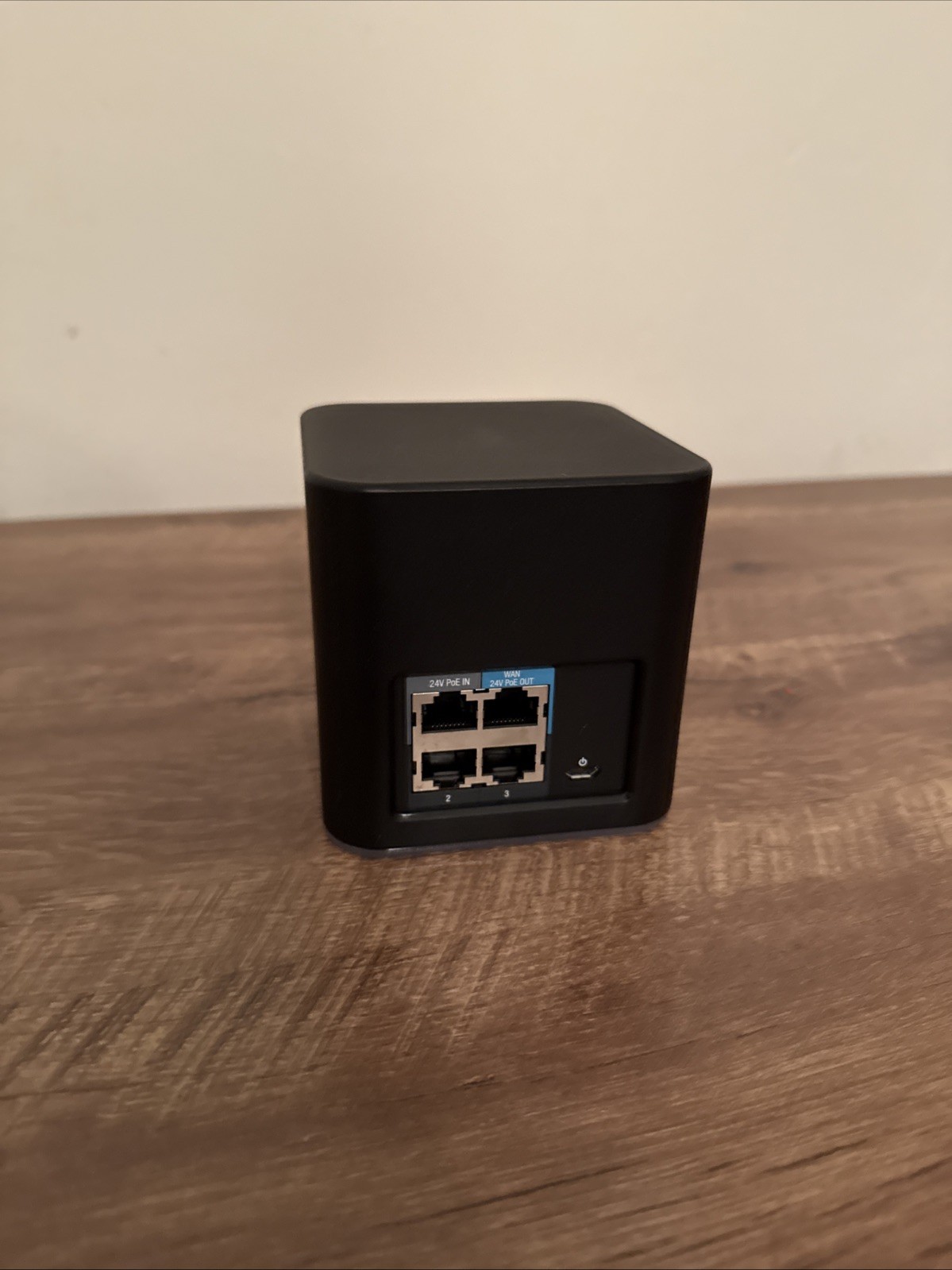 Ubiquiti airCube ACB-ISP Wireless Access Point Router