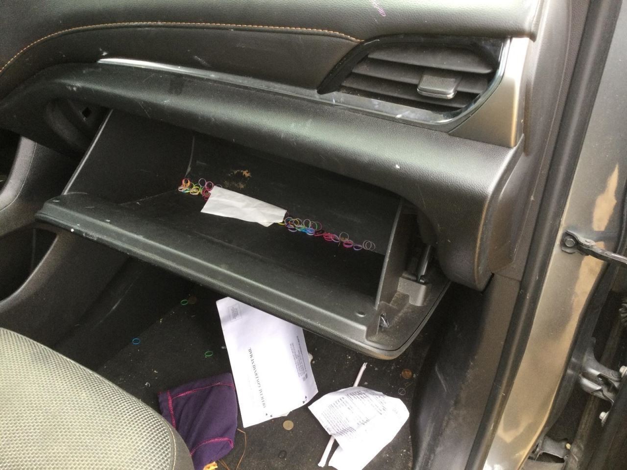 TRAVERSE 2019 Glove Box 4979556