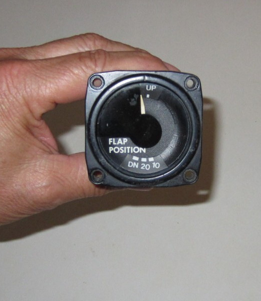 AIRCRAFT GAUGE FLAP POSITION INDICATOR P/N 76-21003-1  ALT 124-523-1 76SC24184-1