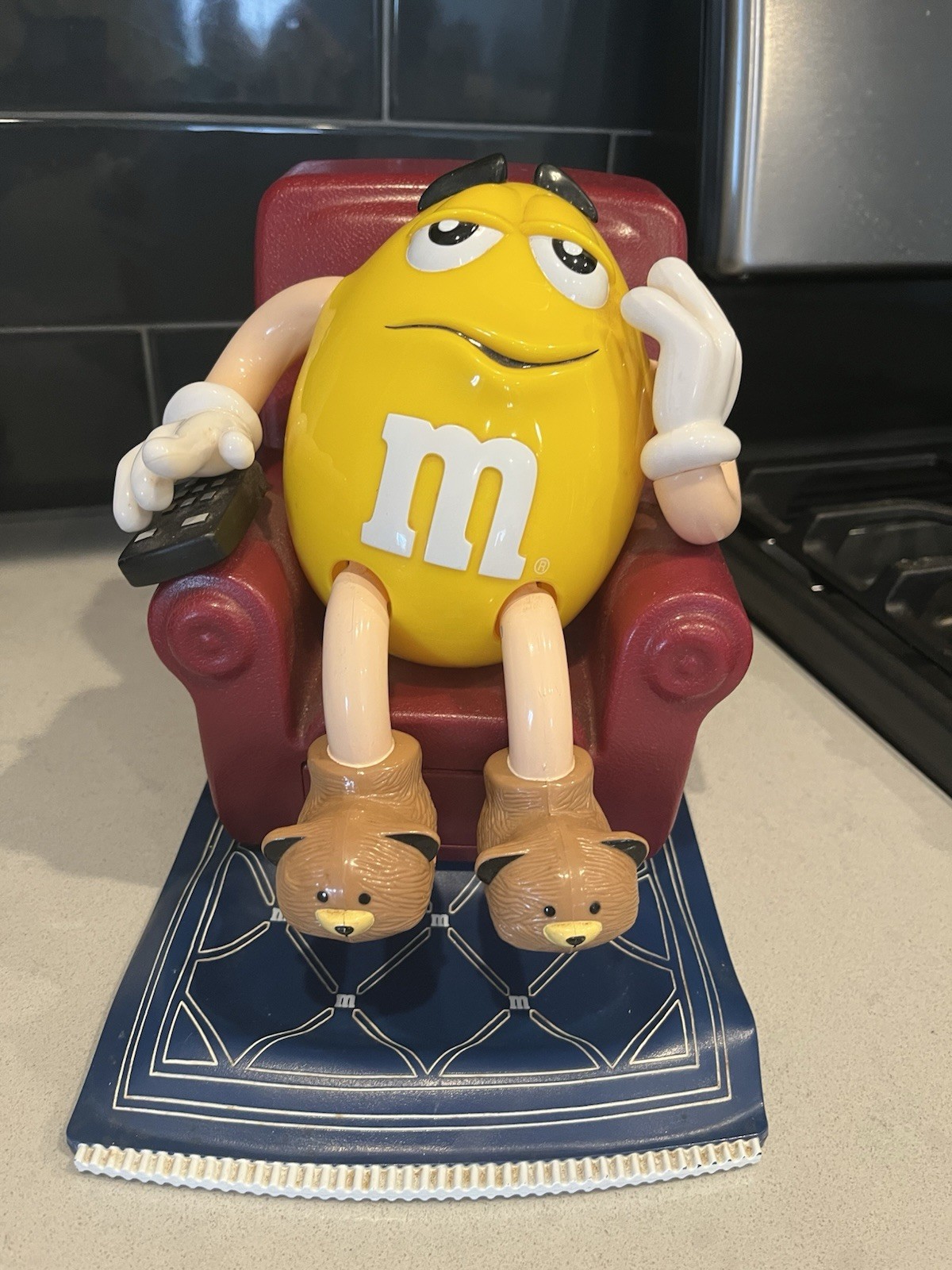 Vintage M&Ms Yellow Figure Chair Recliner Candy Dispenser 1999 Works Mars Inc.