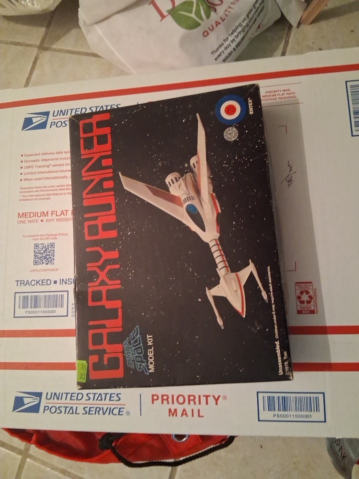 Entex Message From Space Galaxy Runner Vintage Model Spaceship Kit 8426 Complete