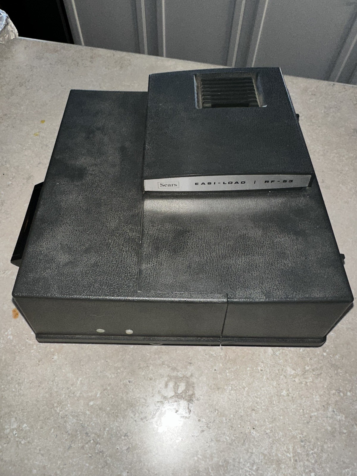 VTG SEARS EASI-LOAD RF-53 PROJECTOR FOR 2X2 SLIDES - REMOTE INCLUDED. No Bulb.