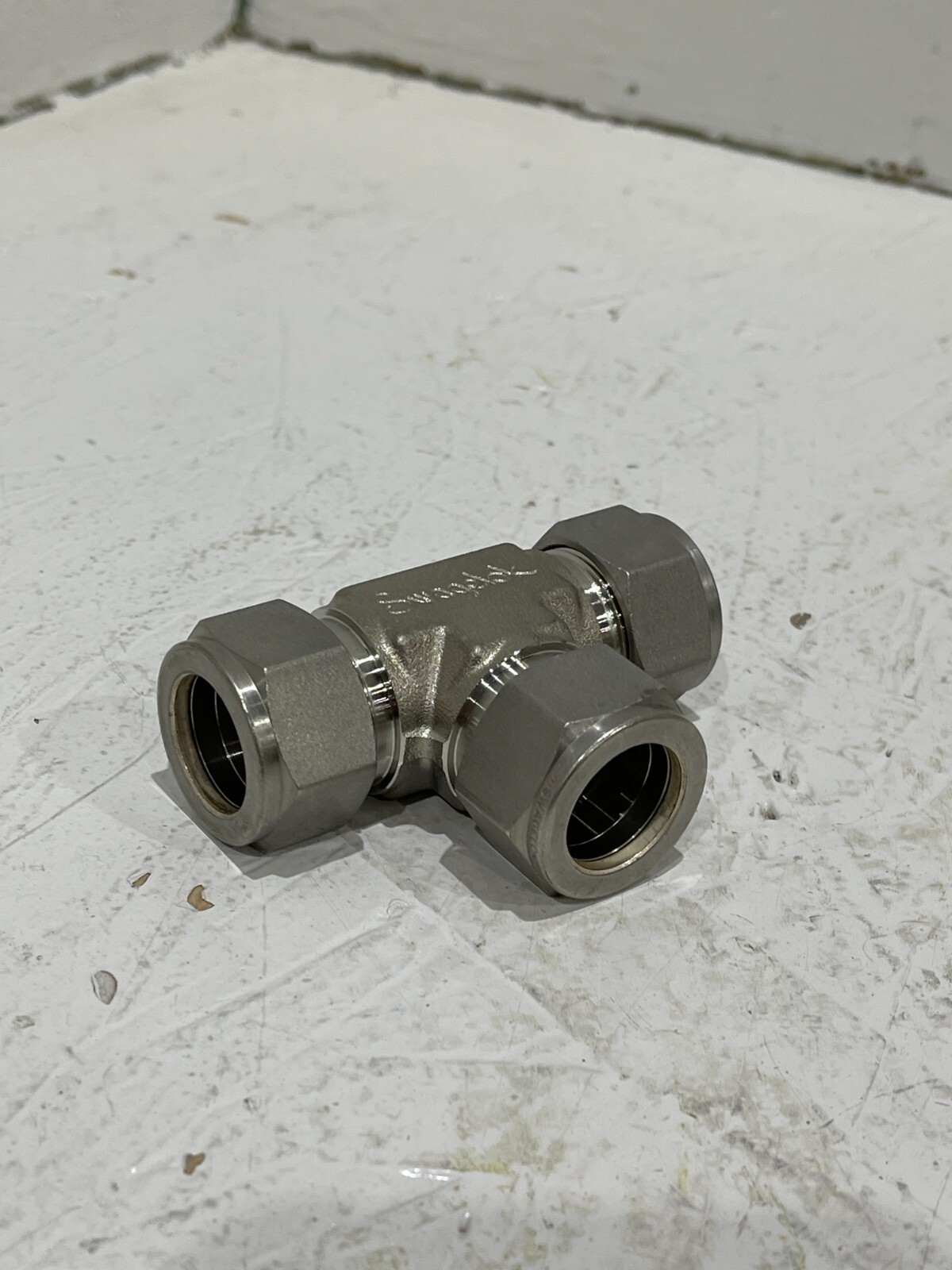 SWAGELOK SS-1210-3 TEE