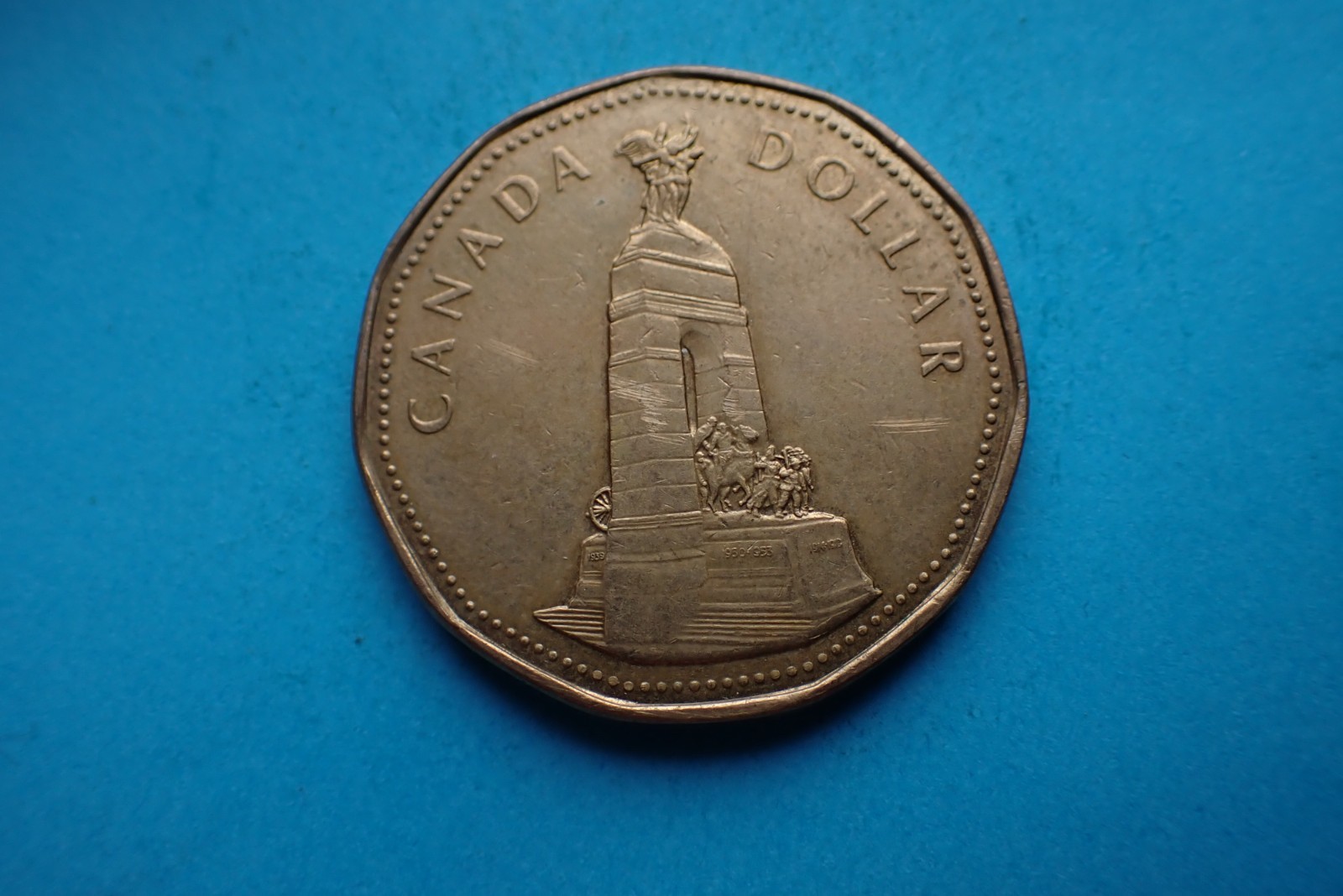 Canada, Dollar 1994, War Memorial, see images.