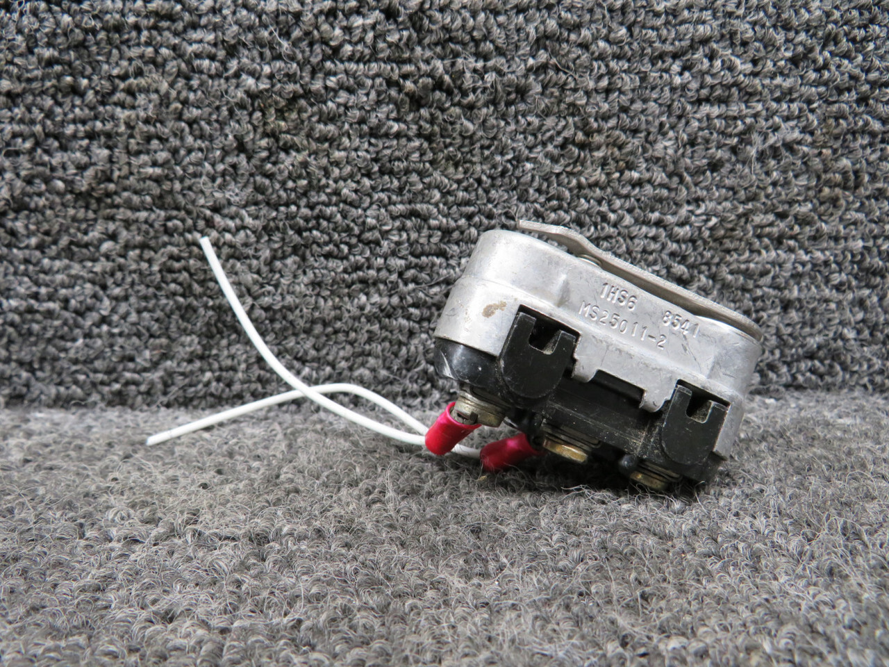 1HS6 (Alt: MS25011-2) UND Lab Inc Switch