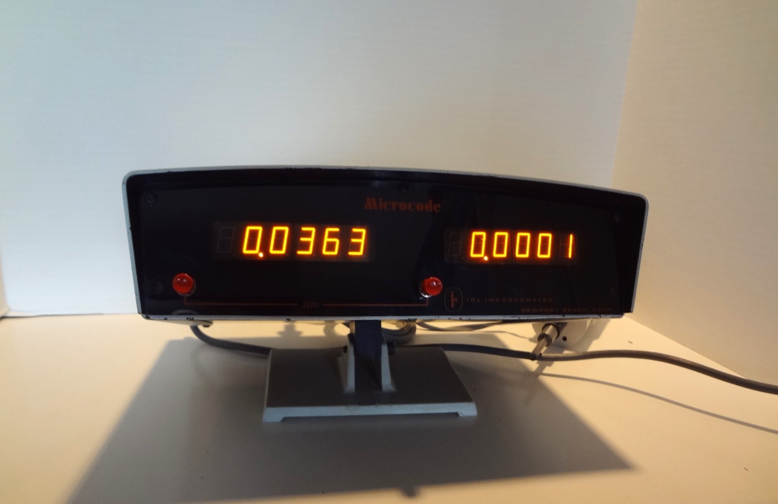 BOECKELER  INSTRUMENTS DIGITAL READOUT DISPLAY 2 AXIS MODEL 2-615P **NICE**