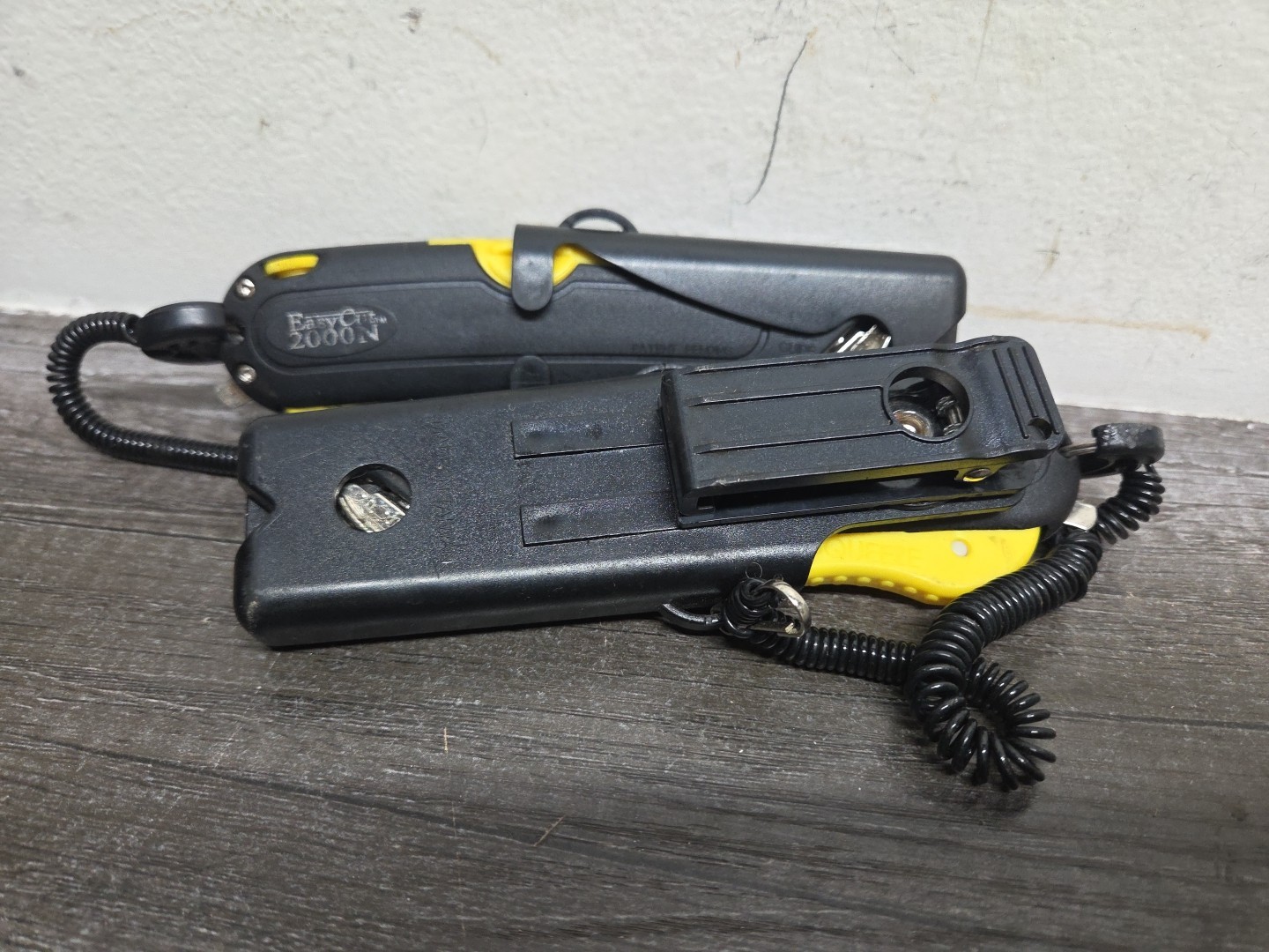 2 Easy Cut 2000 Retractable Utility Knife with Sheath