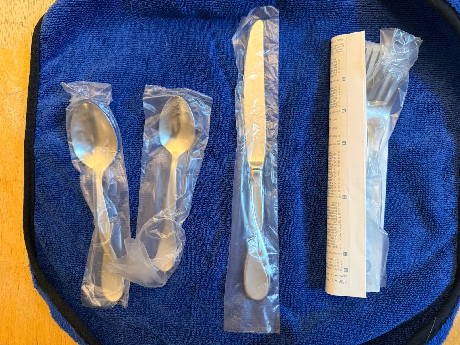 Oneida 5-Piece Place Setting Satin Aquarius 18/10 2622005A New In Box Never Used