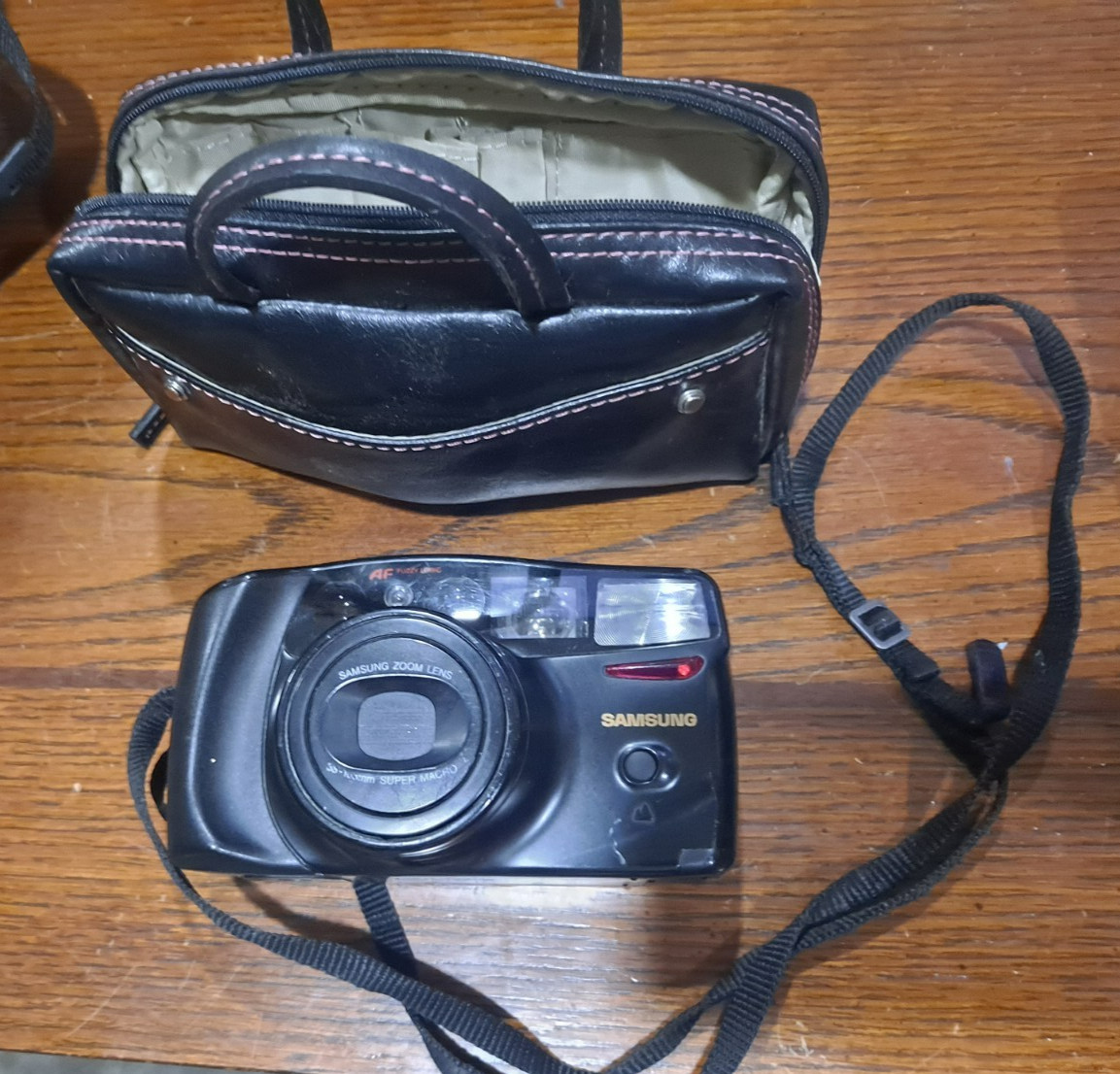 Samsung Maxima Zoom 105 Camera 35mm Point & Shoot  UNTESTED with case