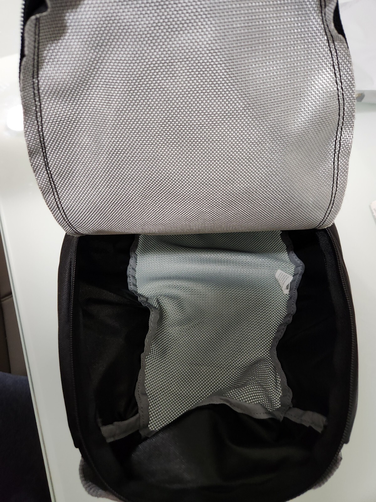 THULE CHASM 70 BLACK SPORT DUFFLE Pouch BAG COMPACKTABLE WEATHER RESISTANT