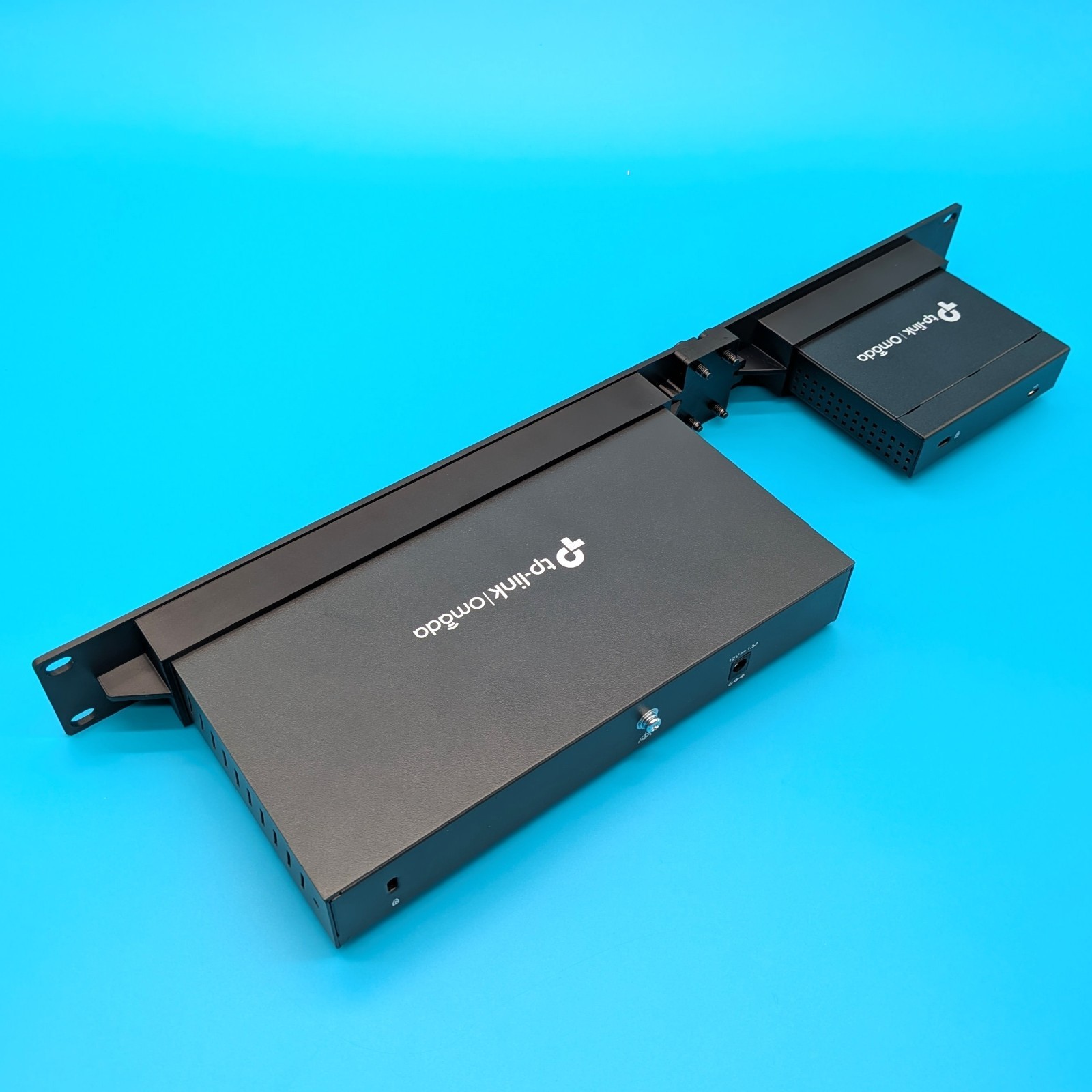 19" Rack Mount for Omada OC200 Controller + ER707-M2 Gateway