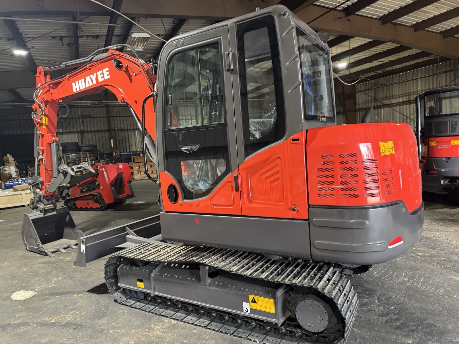 6 Ton Excavator Yanmar Engine Hydraulic Thumb 2 Speed Touchscreen Quick Attach