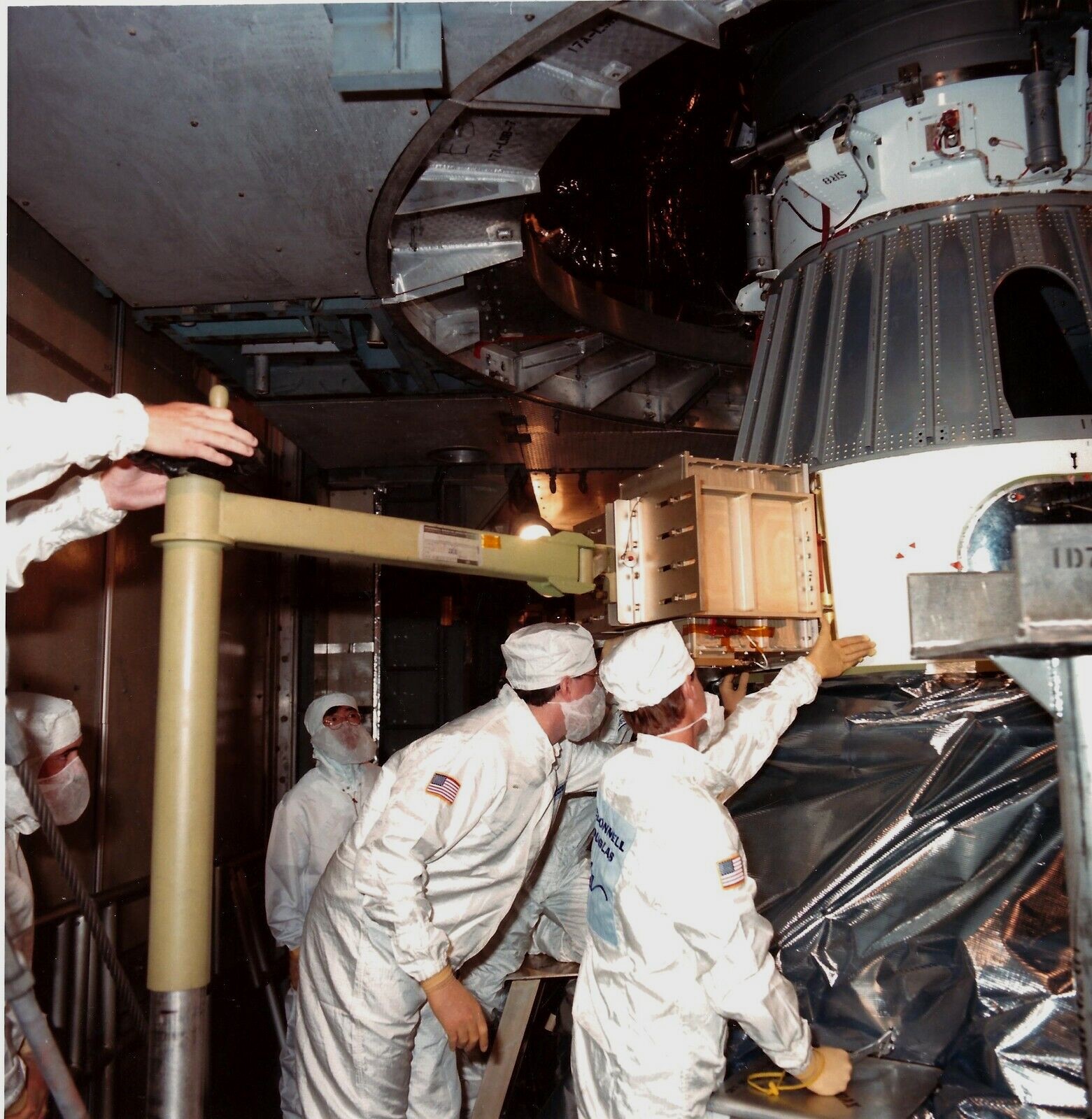 MCDONNELL DOUGLAS WORKERS on DUVE PROJECT NASA RELEASED SPECIAL INTEREST PHOTO