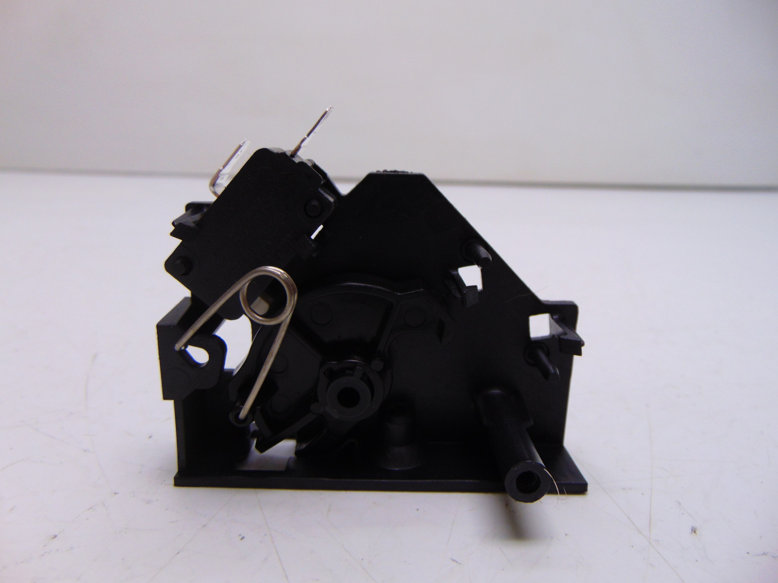 Frigidaire Microwave GMOS1962AFA Interlock Bracket Upper 5304523259
